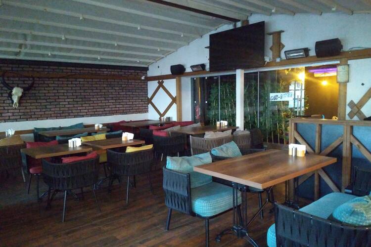 wooden cafe bistro levent merkez istanbul